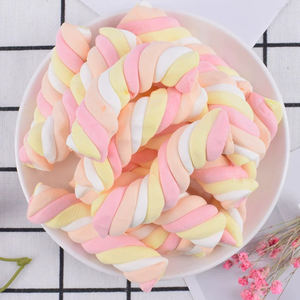 Guimauve fruitée Halal Twist longue Bonbons Guimauves molles Conception OEM Bonbons en-cas - Product Image 2