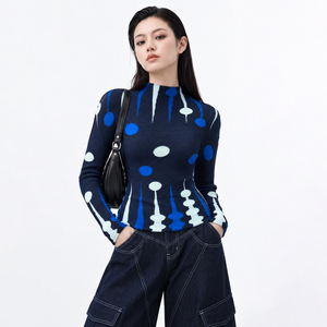 เสื้อยืดพลีท Miyake ทรงเข้ารูป คอตั้ง แขนยาว พิมพ์ลาย  สามารถปรับแต่งลายได้ เสื้อผู้หญิง - Product Image 3