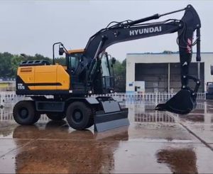 Nouvelle pelle sur pneus Hyundai HW155A de 15,5 tonnes, excavatrice mobile robuste, moteur Cummins B6.7 Stage V, 40 km/h, prête pour la construction routière - Product Image 2