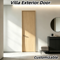 Porte extérieure en composite bois-aluminium haute durabilité avec remplissage en bois massif, anti-vieillissement, pour la rénovation de maisons rurales