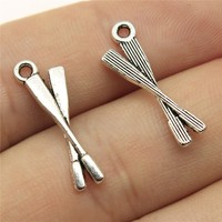 Pendentif Pagaie Croisée en Alliage de Zinc Argent Vieilli 22x8mm pour Décoration Maison de Lac et Artisanat