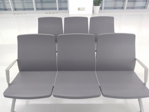 Chaises d'attente modernes à trois places en acier inoxydable avec assise confortable en éponge pour les salles d'attente des hôpitaux, des aéroports et des hôtels - Product Image 4