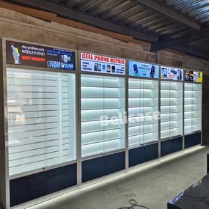 Espositore Moderno per Negozio di Telefonia: Rastrelliera con Ganci per Custodie e Accessori Cellulari con Ripiani per Smartwatch e Accessori - Product Image 5