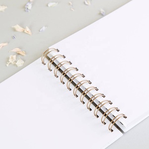 <span class=keywords><strong>Libro</strong></span> de invitados de tapa dura encuadernado en espiral tamaño A5 personalizado 60 hojas Grabación de nacimiento en blanco con foto - Product Image 5