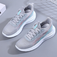 Chaussures de sport décontractées en toile de haute qualité coréenne pour femmes et hommes matériau supérieur en tricot à la mouche tendance de la mode pour la marche