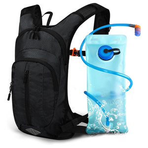 Sac d'hydratation pour la randonnée et le cyclisme, léger, avec poche à eau de 2 L - Product Image 1