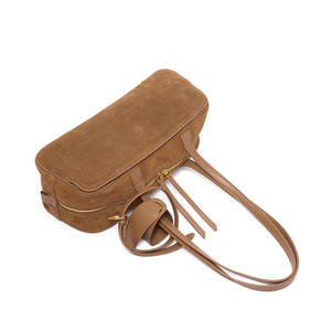 Le sac Boston pour femme le plus vendu, un sac bandoulière en cuir mat véritable, un portefeuille rétro de style bowling, tendance pour l'automne et l'hiver - Product Image 3