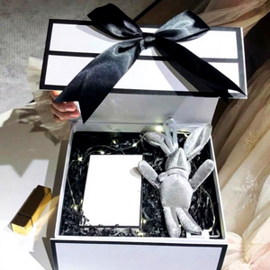 Boîte cadeau magnétique haut de gamme pour bijoux, imprimée sur mesure, avec doublure en éponge, finition mate, design portable et logo personnalisé - Product Image 3