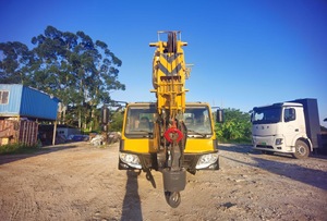 Grúa sobre orugas usada XCM-G QY50K-I de 50 toneladas con pluma telescópica, motor, caja de cambios, maquinaria móvil para construcción - Product Image 3