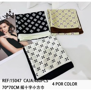 Foulard Quadrato 70x70cm con Motivo a Croce, Piccolo Fazzoletto, Accessorio di Moda - Product Image 3