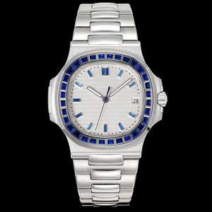 Montre unisexe compacte et élégante, personnalisée, avec surface en saphir carrée, en acier inoxydable, résistante à l'eau au quotidien, pour un look décontracté ou formel - Product Image 1