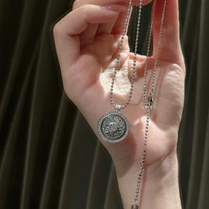 Collar con Colgante de Jarra de Vino de Plata de Ley S925, Diseño de Nicho Moderno y Resistente, de Alta Gama para Cadenas de Suéter - Product Image 1