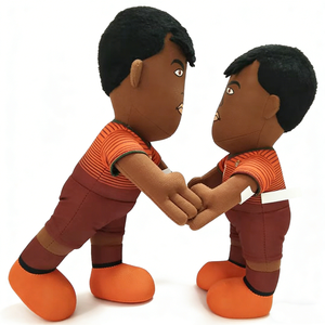 Peluche personnalisée du joueur de football portugais numéro 7, deux peluches identiques de footballeur en taille réelle, peau foncée, cheveux courts - Product Image 6