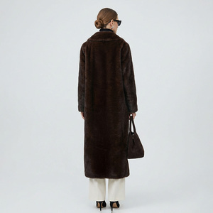 <span class=keywords><strong>Cappotto</strong></span> invernale da donna lungo in <span class=keywords><strong>pelliccia</strong></span> sintetica con collo caldo <span class=keywords><strong>e</strong></span> design a tre bottoni. - Product Image 3