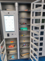 Armoire à outils intelligente avec contrôle d'accès avancé, historique d'utilisation complet et alertes instantanées de dépassement de date limite