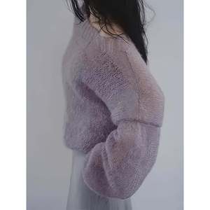 Pull à épaules dénudées violet clair S, haut en tricot duveteux pour femme - Product Image 4