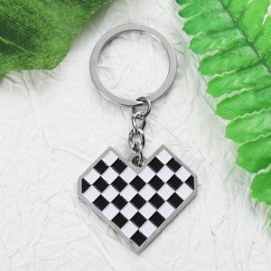 พวงกุญแจโลหะผสมสังกะสีแบบกำห<span class=keywords><strong>น</strong></span>ดเอง รูปหัวใจสีเงิน ลายตารางหมากรุกสีดำขาว  ขายส่ง - Product Image 4