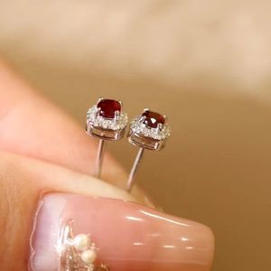 Pendientes de Oro Puro de 18K Xinfly para Mujer, Forma Ovalada, 0.40ct Rubí Natural, 0.10ct Diamante, Joyería para Bodas, Fiestas y Regalos - Product Image 2