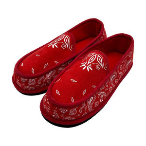 Comode <span class=keywords><strong>scarpe</strong></span> da <span class=keywords><strong>uomo</strong></span> alla moda con stampa bandana ciabatte antiscivolo <span class=keywords><strong>Memory</strong></span> <span class=keywords><strong>Foam</strong></span> per interni <span class=keywords><strong>in</strong></span> microfibra da esterno - Product Image 1