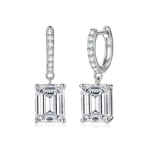 Pendientes de Aro con Diamantes Moissanite Corte Esmeralda VVS D GRA de 6 Quilates, Elegantes, Chapados en Oro de 14K, Joyería Moderna para Uso Diario para Mujer - Product Image 1