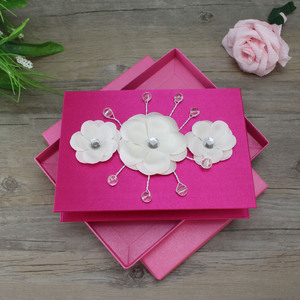Invitation de <span class=keywords><strong>mariage</strong></span> de boîte-cadeau <span class=keywords><strong>rouge</strong></span> de fleur de cristal de <span class=keywords><strong>rose</strong></span> avec la conception de fleur - Product Image 1