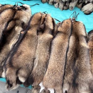 Pelle di Volpe Bianca Naturale e Pelliccia di Procione di Alta Qualità per Accessori di Lavorazione dell'Abbigliamento - Product Image 6