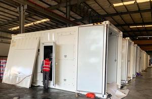 เครื่องกำเนิดไฟฟ้าดีเซล MECCA POWER 800kW 1000kVA แบบตู้คอนเทนเนอร์ ระบบระบายความร้อนด้วยน้ำ เครื่องยนต์ KTA38-G5 สตาร์ทแบบรีโมท ระบบ ATS อุตสาหกรรม 480V 50/60Hz - Product Image 4