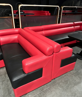 Projet de mobilier sur mesure pour boîte de nuit commerciale : sièges modulaires durables pour bar musical et discothèque