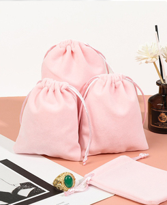 Sac cadeau en velours personnalisé avec logo, idéal pour le rangement et l'emballage de bijoux (vente en gros) - Product Image 1