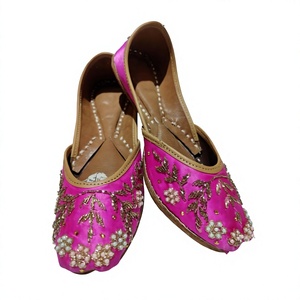 BS INTERNATIONAL Chaussures fantaisie tendance en cuir véritable faites à la main de style traditionnel pour femmes, très confortables, imprimé léopard - Product Image 4