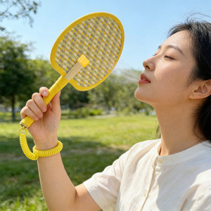 Abanico tejido a mano, portátil, plegable, de hoja de plátano, para mujer, estilo veraniego - Product Image 3