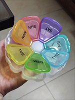 Organisateur de pilules hebdomadaire de voyage, boîte à pilules ronde portable pour 7 jours, boîte à pilules en forme de fleur, conteneur à pilules, porte-médicaments pour pilules de vitamines
