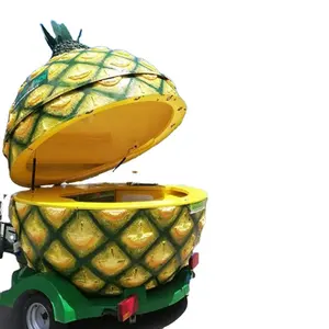 Máquina de venta de piña en la playa, quiosco para jugo fresco en forma de fruta