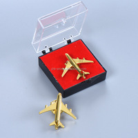 En gros, Pin's d'avion en métal argenté et doré, personnalisable et en stock, pour l'artisanat métallique, et Pin's d'avion en métal avec fermoir papillon