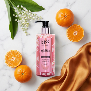 Gel douche parfumé KISS MY BODY Hottie 380 ml Restez frais et éclatant avec le gel Hottie Tangerine & Lily pour une peau douce - Product Image 4