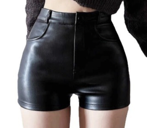 PEEQI Set Due Pezzi da Donna: Giacca Corta in Ecopelle con Maniche Corte e Fascia, e Pantaloncini in Ecopelle, Abbigliamento Streetwear - Product Image 6