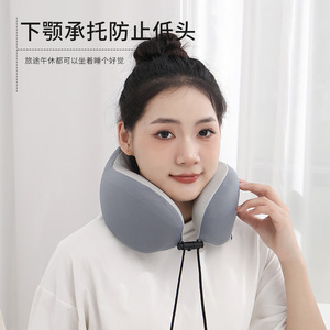 Almohada de Viaje en Forma de U de Espuma Viscoelástica, Color Gris Claro, Soporte Portátil para el Cuello, para Siesta en la Oficina y Uso en Avión - Product Image 4