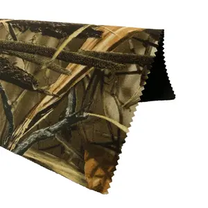 Neoprene सामग्री में रोल बनाने की क्रिया छलावरण Camo नरम निविड़ अंधकार Neoprene कपड़े SBR Neoprene चादरें