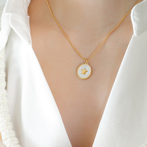 Elegante Collana con Ciondolo in Acciaio Inossidabile, Decorazione a Stella Dorata Intarsiata in Madreperla Bianca, Versatile per Uso Quotidiano - Product Image 5