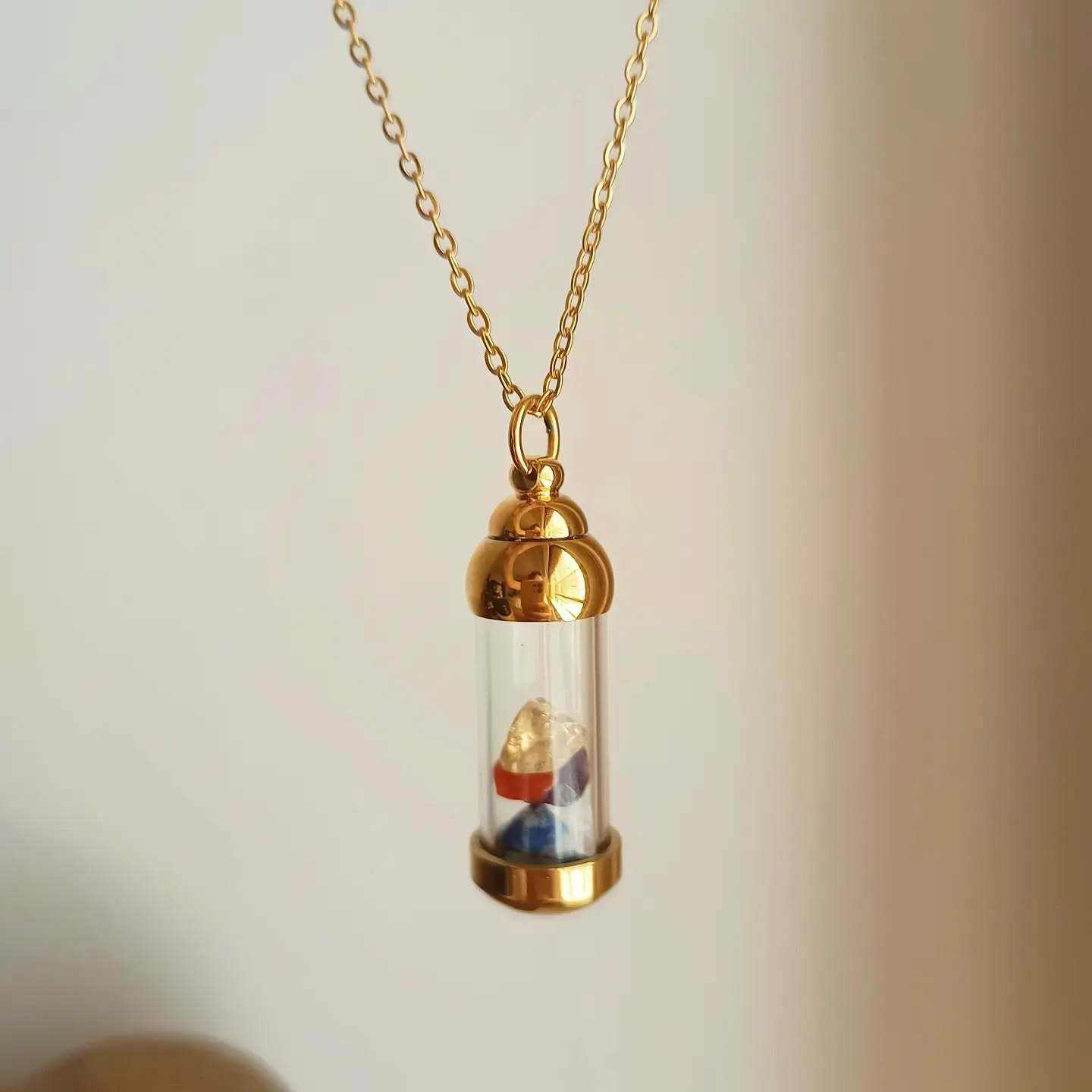 Gold oval pendant necklace
