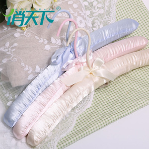 Cintre en tissu rembourré en <span class=keywords><strong>Satin</strong></span> anti-vol de haute qualité pour la vie quotidienne cintre en soie solide pour l'organisation de stockage à domicile - Product Image 2