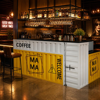 Comptoir de service de style conteneur avec combinaison d'armoires de rangement et étagères de présentation pour café, restaurant et espace commercial