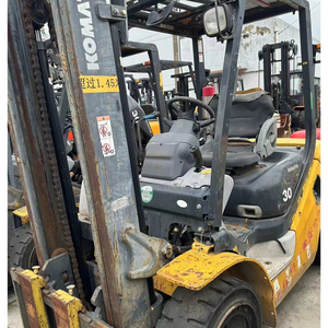 Montacargas Komatsu FD30 Usado, Diésel, 3 Toneladas, Altura de Elevación 3m, 4x4 Todoterreno, Manual, con Mástil de 2 Etapas - Product Image 1