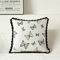 Housse de coussin papillon moderne et minimaliste en chenille, coussin carré moelleux avec pompons et bordure en dentelle pour canapé de salon ou support lombaire de chevet
