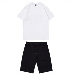 Ensemble streetwear décontracté pour homme : T-shirt blanc oversize et short noir à cordon de serrage, en jersey tricoté uni - Product Image 4