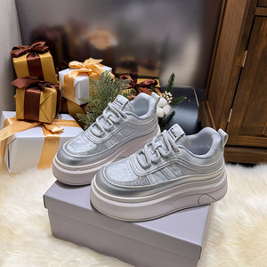Zapatillas blancas de plataforma con tacón alto para mujer, estilo 2026, calzado deportivo casual con plataforma, mocasines bonitos y adorables de punta ancha. - Product Image 1