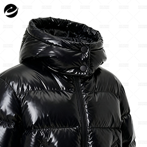 Piumino da <span class=keywords><strong>Uomo</strong></span> <span class=keywords><strong>Nero</strong></span> Lucido Imbottito in Spessa Piuma d'Anatra con Cappuccio e Logo Personalizzato dei Produttori Originali di Xuchang - Product Image 3