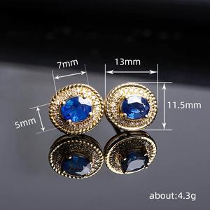 Boucles d'oreilles clous islamiques en or avec saphir bleu et halo de diamants pour femme, bijoux classiques en or massif 18 carats pour le quotidien - Product Image 6