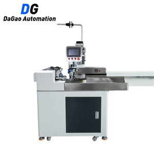 Machine automatique de dénudage et de sertissage de fils à tête unique pour bornes à immersion - Product Image 2