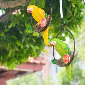 Pendentif perroquet en fer forgé, ornement suspendu, modèle d'oiseau en résine artisanale - Product Image 4